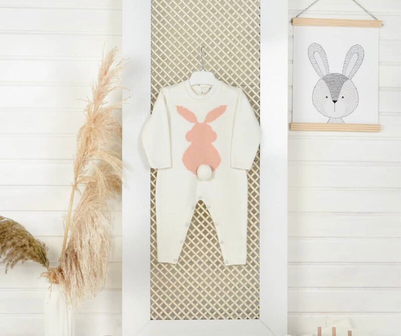 Salopetă albă din tricot Bunny piersică