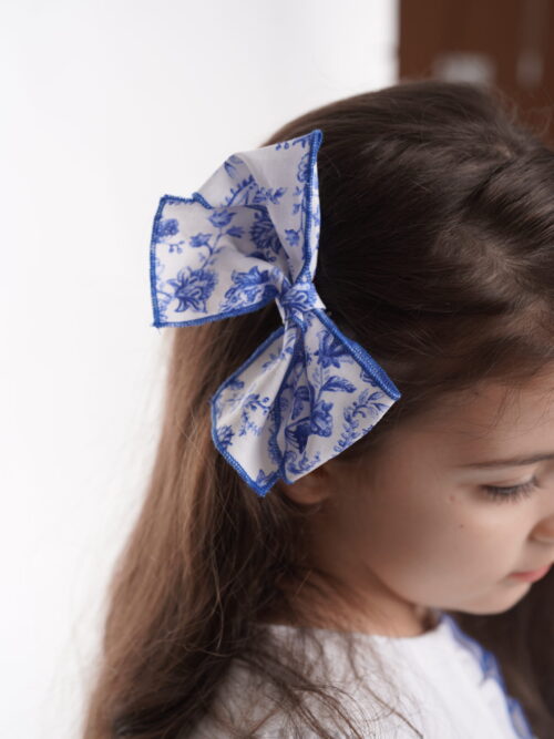Clama Blue White